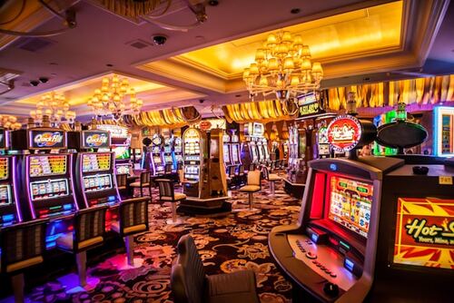Slot Machines vs Table Games: Which Offers Better Betting Odds?